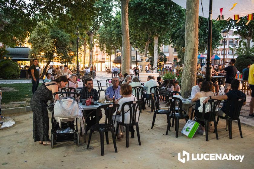 GALERÍA: Amor y Paz y La Columna 'plantan' sus Cruces de Mayo en El Coso y el llanete de Santiago