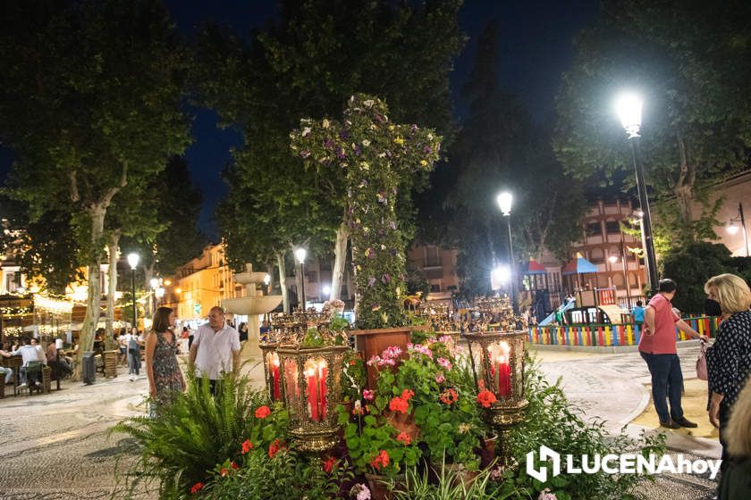 GALERÍA: Amor y Paz y La Columna 'plantan' sus Cruces de Mayo en El Coso y el llanete de Santiago