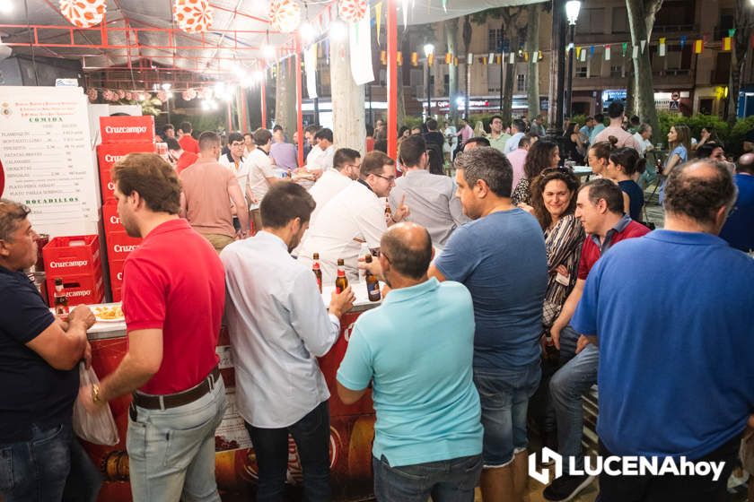 GALERÍA: Amor y Paz y La Columna 'plantan' sus Cruces de Mayo en El Coso y el llanete de Santiago