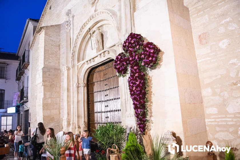 GALERÍA: Amor y Paz y La Columna 'plantan' sus Cruces de Mayo en El Coso y el llanete de Santiago