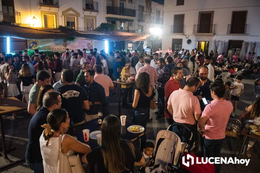 GALERÍA: Amor y Paz y La Columna 'plantan' sus Cruces de Mayo en El Coso y el llanete de Santiago