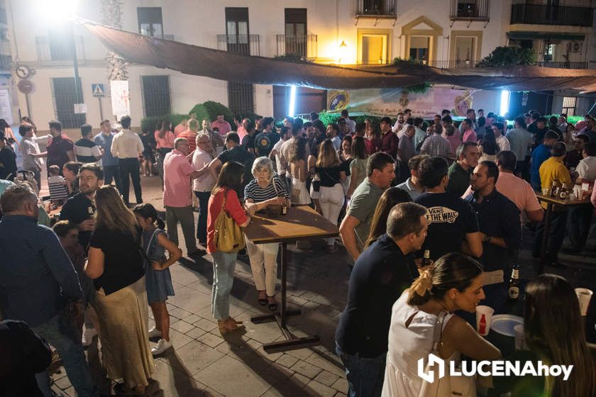 GALERÍA: Amor y Paz y La Columna 'plantan' sus Cruces de Mayo en El Coso y el llanete de Santiago