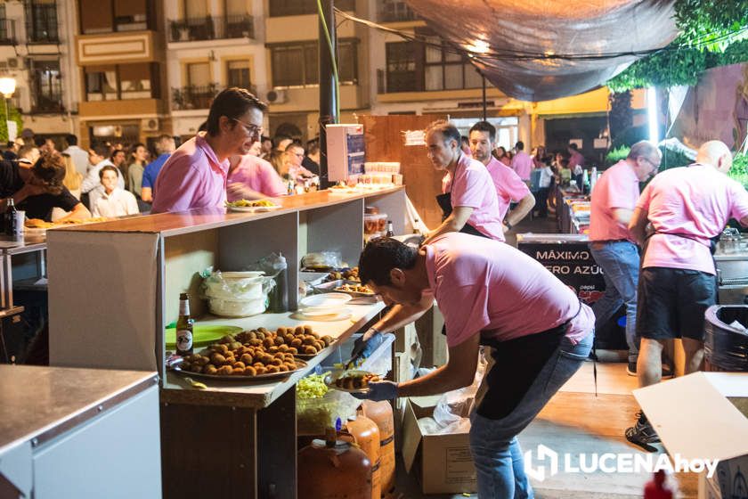 GALERÍA: Amor y Paz y La Columna 'plantan' sus Cruces de Mayo en El Coso y el llanete de Santiago