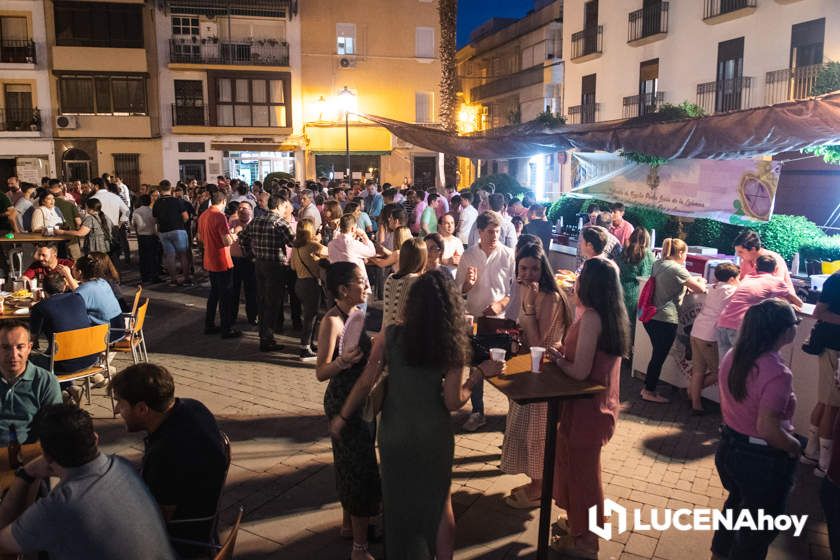 GALERÍA: Amor y Paz y La Columna 'plantan' sus Cruces de Mayo en El Coso y el llanete de Santiago