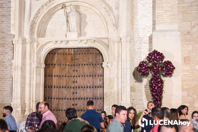 GALERÍA: Amor y Paz y La Columna 'plantan' sus Cruces de Mayo en El Coso y el llanete de Santiago