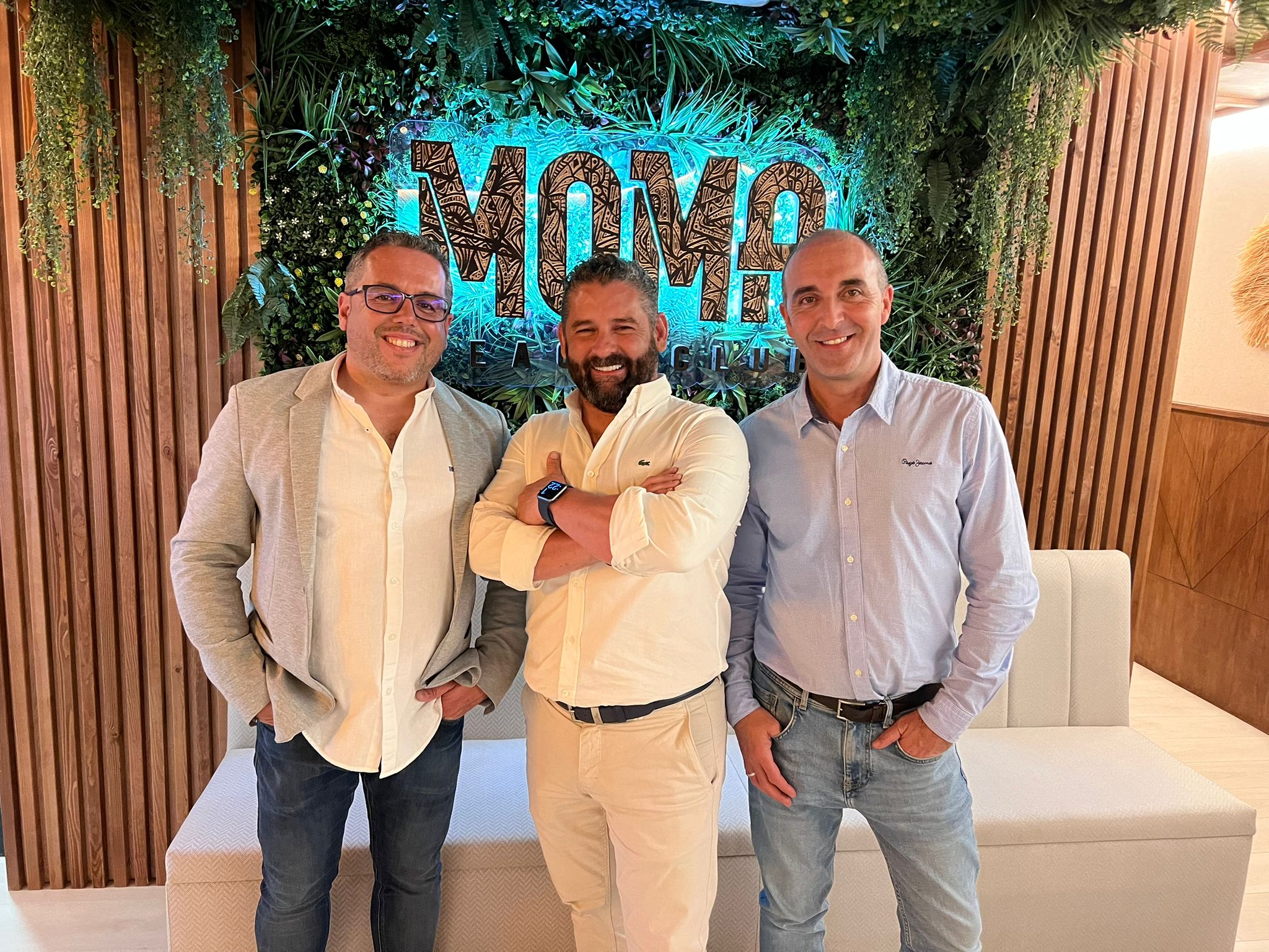 Moma Beach Club, Alberto Montilla, Felipe González y Rafael Caracuel, promueven esta iniciativa