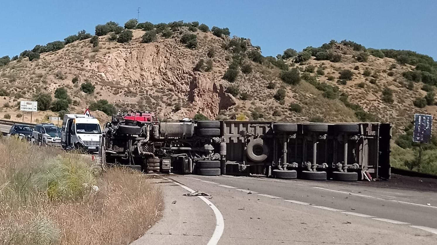  Estado del camión tras el accidente (Imagen: 061 Córdoba) 