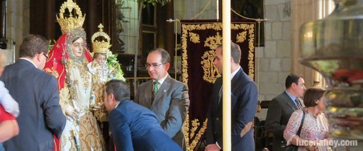  Largas colas en San Mateo en el Besamanos de la Virgen de Araceli (fotos) 