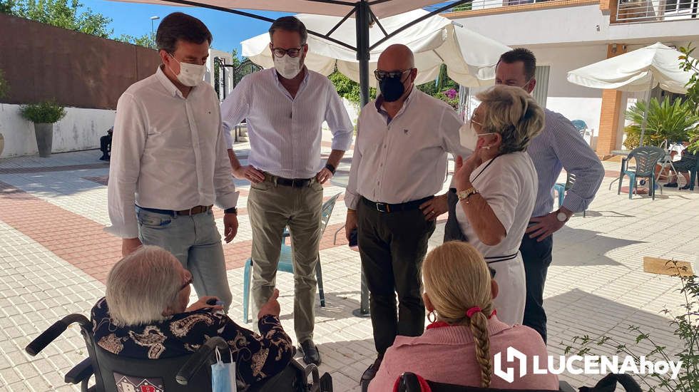  Un momento de la visita de Adolfo Molina y Aurelio Fernández a la residencia Luz de Aras 