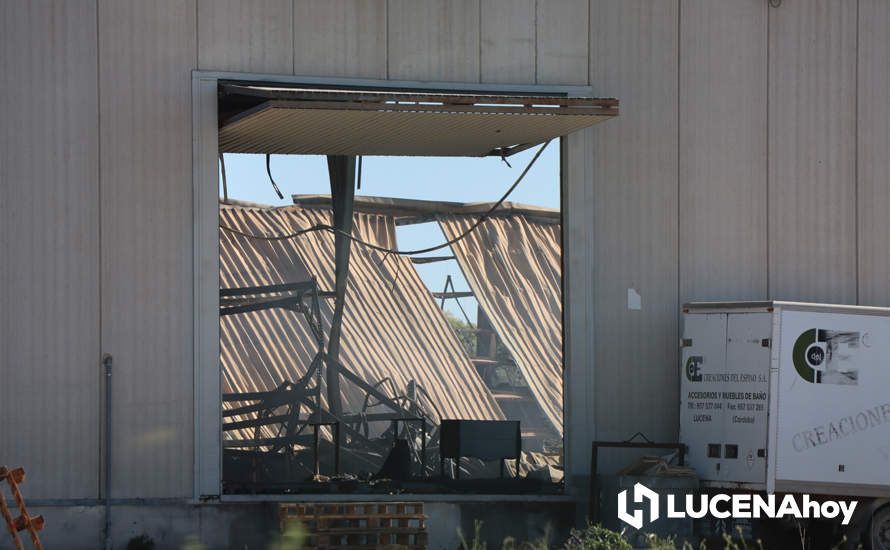 GALERÍA: El incendio en Creaciones del Espino ha arrasado unos 7.000 metros cuadrados de la planta de producción, almacén y pintura GALERÍA: El incendio en Creaciones del Espino ha arrasado unos 7.000 metros cuadrados de la planta de producción, almacén y pintura