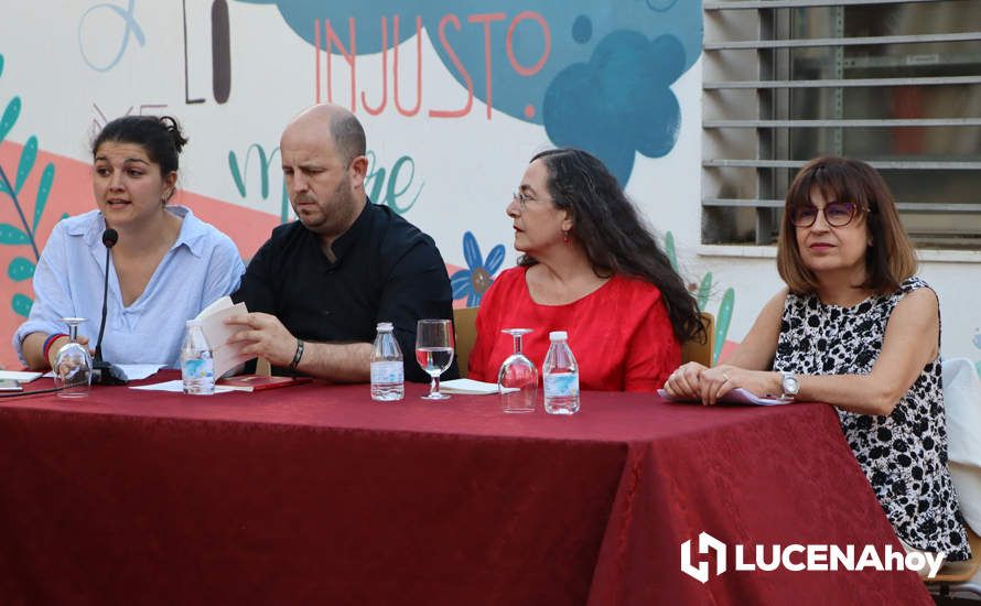 GALERÍA: La colección de poesía "El orden del mundo" presenta el último poemario de Amalia Bautista: "Con tres heridas yo" GALERÍA: La colección de poesía "El orden del mundo" presenta el último poemario de Amalia Bautista: "Con tres heridas yo"