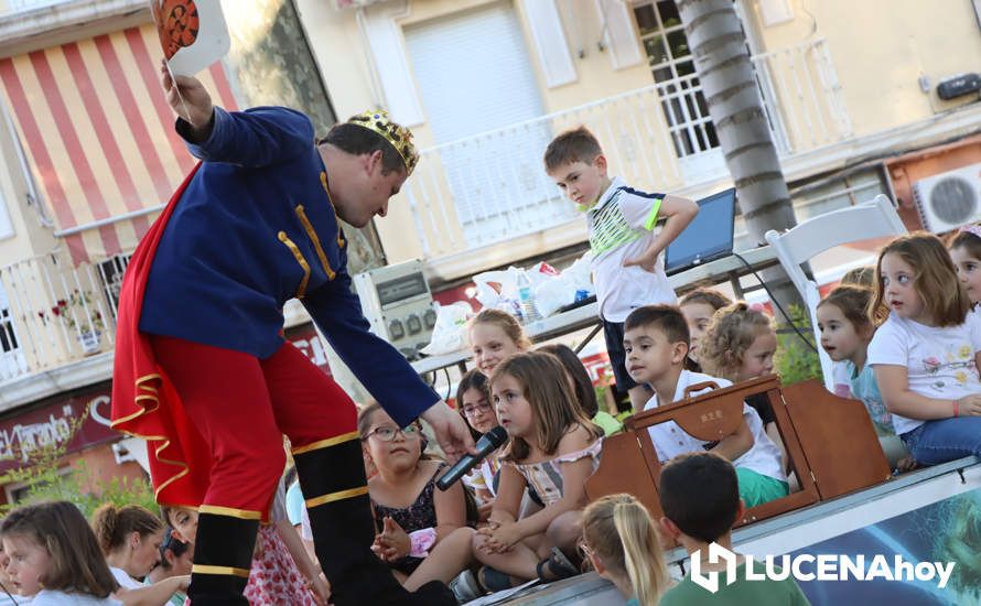 GALERÍA: La "Tarde de Libros" lleva teatro, cuentacuentos, sorteos y muchos libros hasta el Paseo del Coso