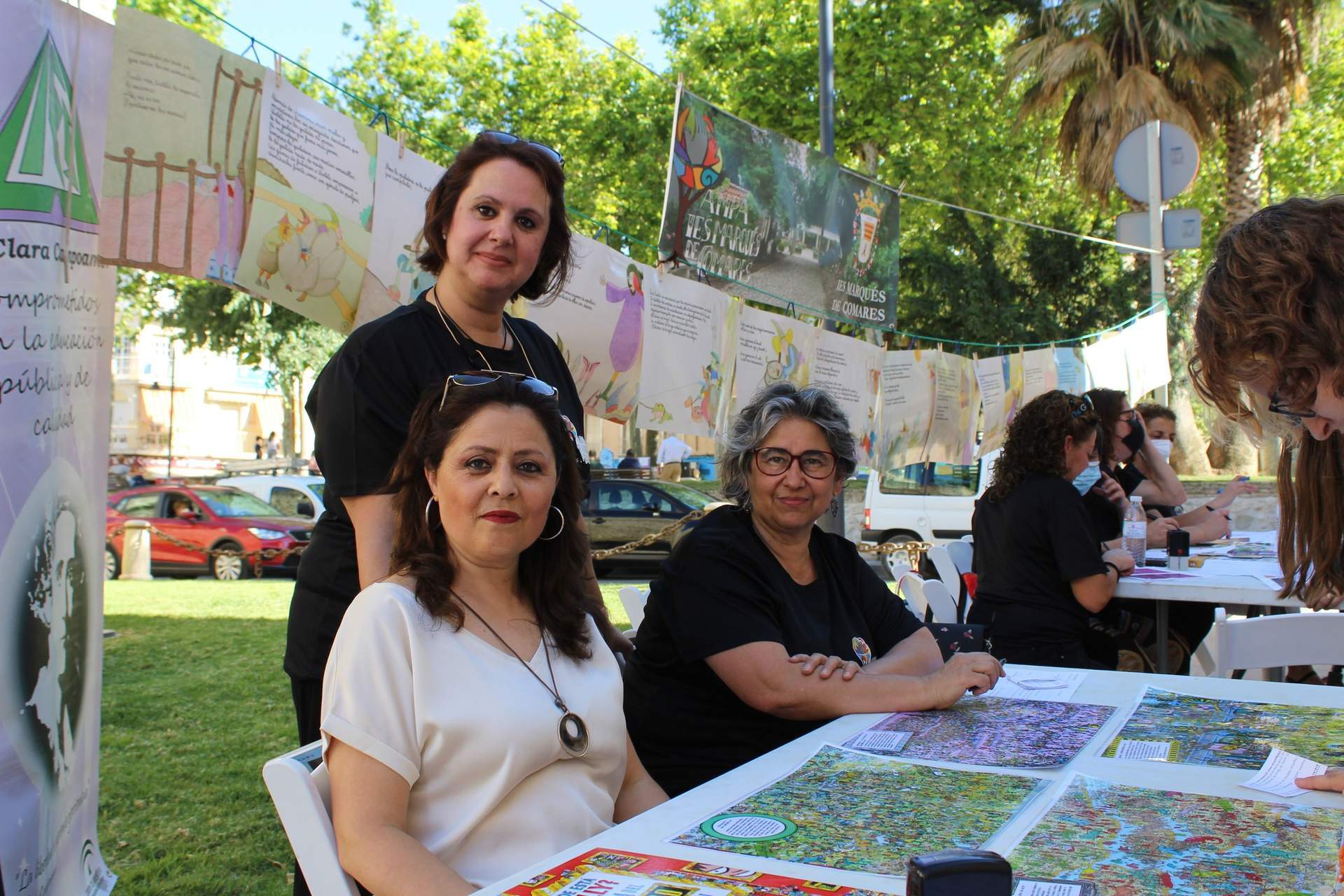 GALERÍA: La "Tarde de Libros" lleva teatro, cuentacuentos, sorteos y muchos libros hasta el Paseo del Coso