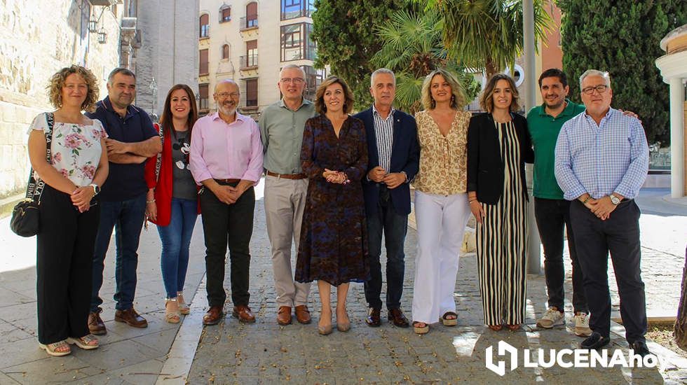  Ana María Romero junto a miembros de la agrupación socialista lucentina 