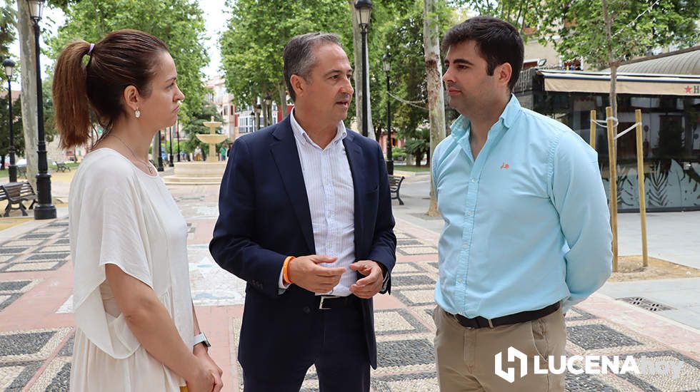  Pimentel junto a Jesús López y Araceli García, esta mañana en El Coso 