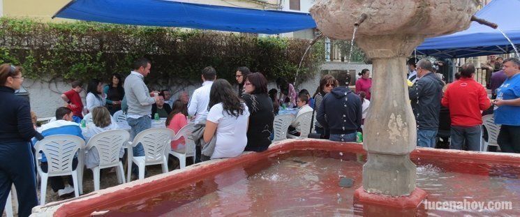  La Barrera celebra con una comida de convivencia su Cruz de Mayo (fotos) 
