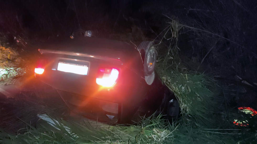  Posición en la que quedó el coche sobre el arcén tras la salida de vía 