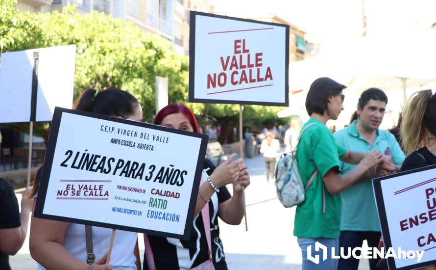 GALERÍA: El AMPA del Valle exige a la Junta el mantenimiento de las dos líneas de infantil de tres años para el próximo curso