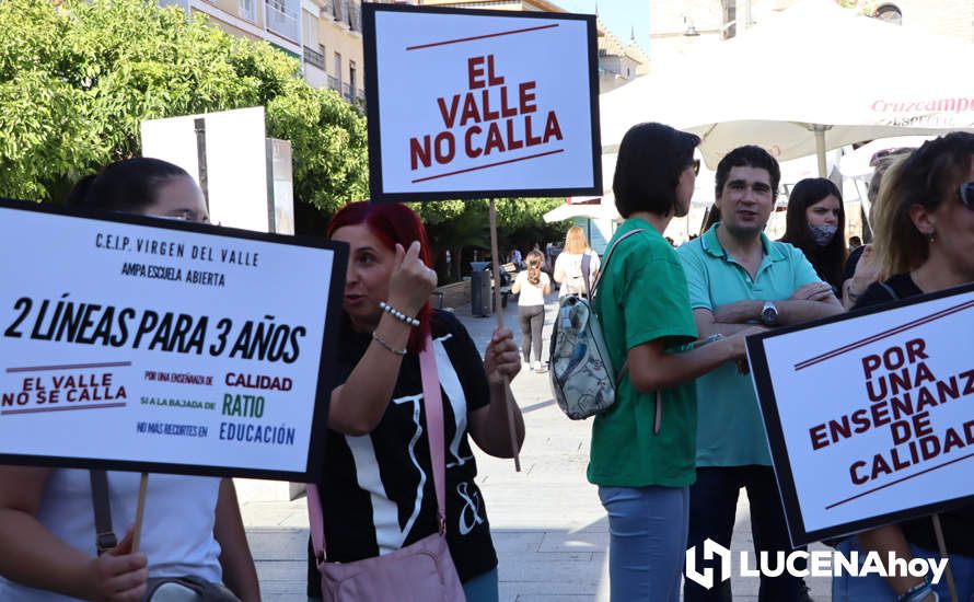 GALERÍA: El AMPA del Valle exige a la Junta el mantenimiento de las dos líneas de infantil de tres años para el próximo curso