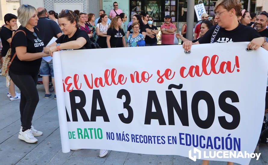 GALERÍA: El AMPA del Valle exige a la Junta el mantenimiento de las dos líneas de infantil de tres años para el próximo curso GALERÍA: El AMPA del Valle exige a la Junta el mantenimiento de las dos líneas de infantil de tres años para el próximo curso