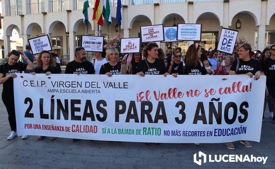 GALERÍA: El AMPA del Valle exige a la Junta el mantenimiento de las dos líneas de infantil de tres años para el próximo curso