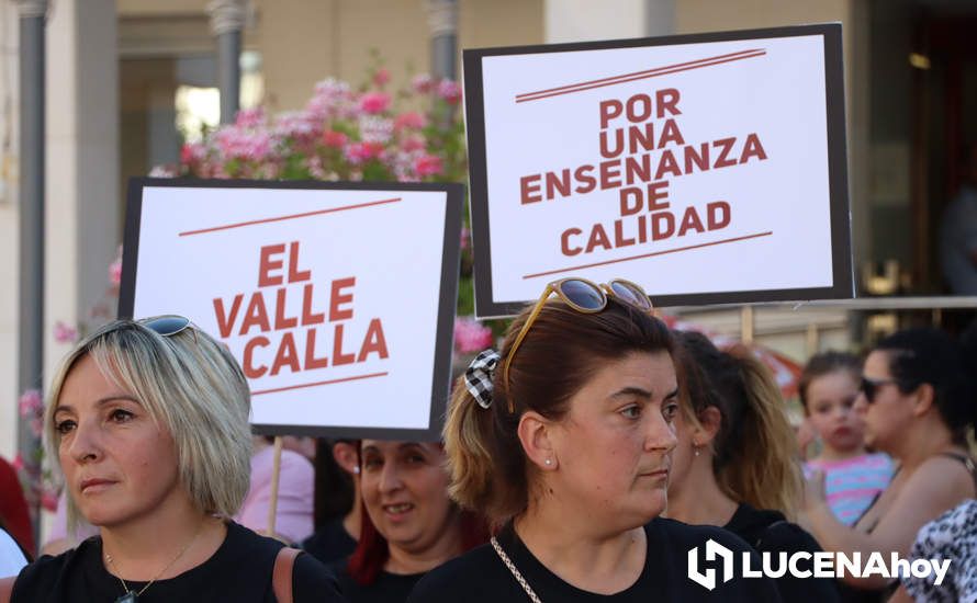 GALERÍA: El AMPA del Valle exige a la Junta el mantenimiento de las dos líneas de infantil de tres años para el próximo curso