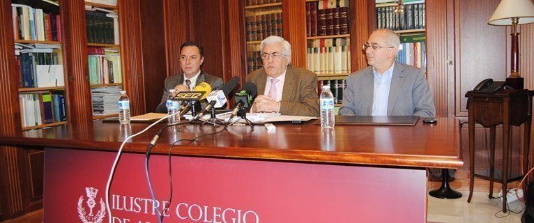  El Colegio de Abogados de Lucena 'defenderá su vida' ante la amenaza del Gobierno 