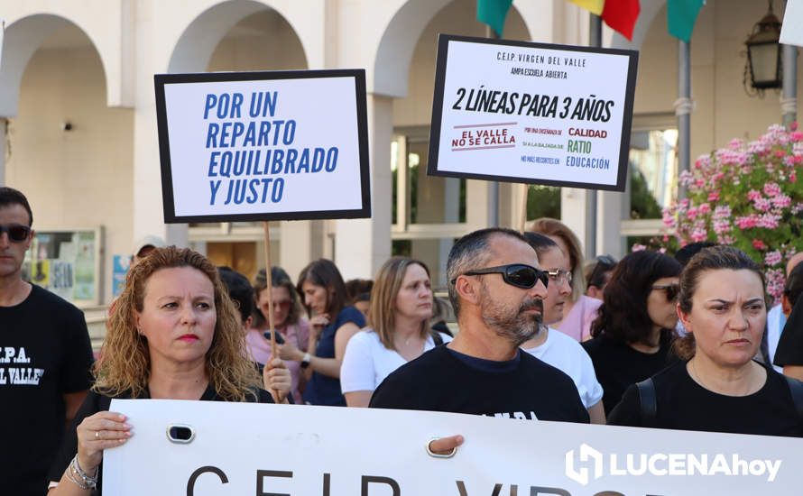 GALERÍA: El AMPA del Valle exige a la Junta el mantenimiento de las dos líneas de infantil de tres años para el próximo curso GALERÍA: El AMPA del Valle exige a la Junta el mantenimiento de las dos líneas de infantil de tres años para el próximo curso
