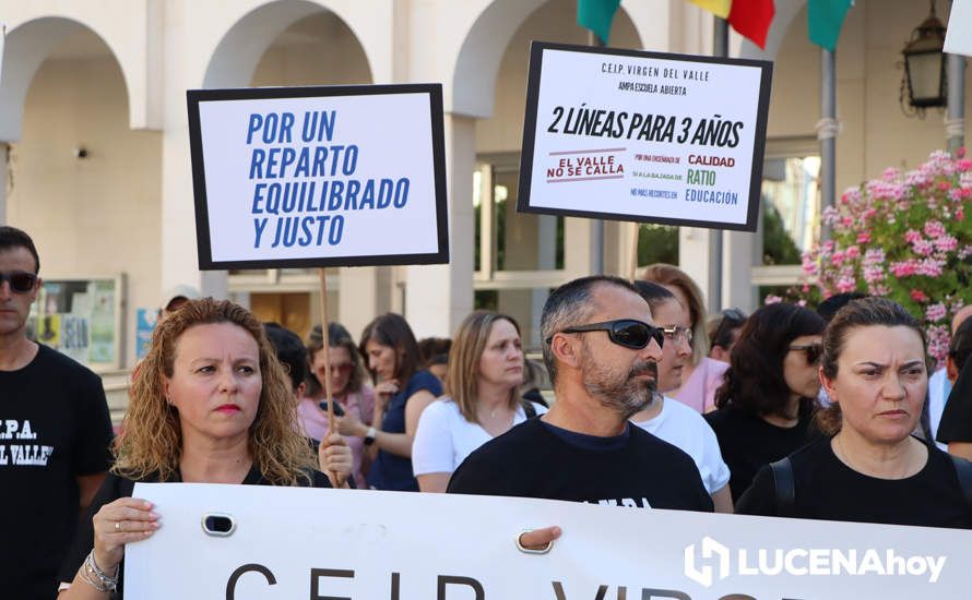 GALERÍA: El AMPA del Valle exige a la Junta el mantenimiento de las dos líneas de infantil de tres años para el próximo curso