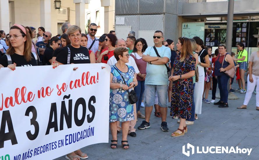 GALERÍA: El AMPA del Valle exige a la Junta el mantenimiento de las dos líneas de infantil de tres años para el próximo curso GALERÍA: El AMPA del Valle exige a la Junta el mantenimiento de las dos líneas de infantil de tres años para el próximo curso