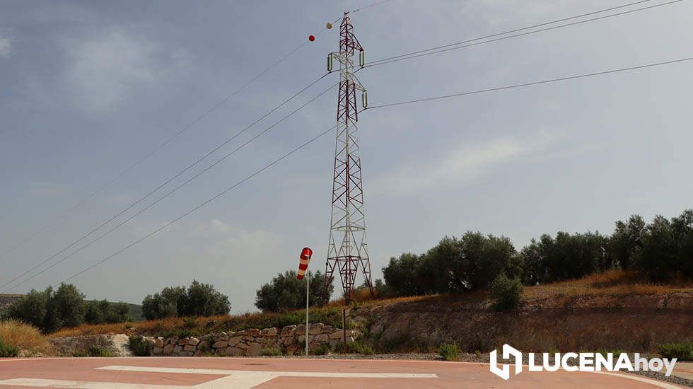  Línea de alta tensión que debe ser soterrada, a su paso por el helipuerto sanitario construido en los terreno reservados para el futuro hospital 