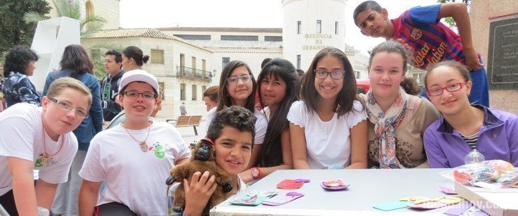  La Plaza de San Miguel acoge un mercado de cooperativas escolares (fotos) 
