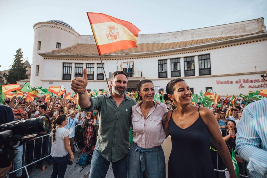 GALERÍA: Las imágenes del mitin de Vox en Lucena con Abascal, Olona y Monasterio