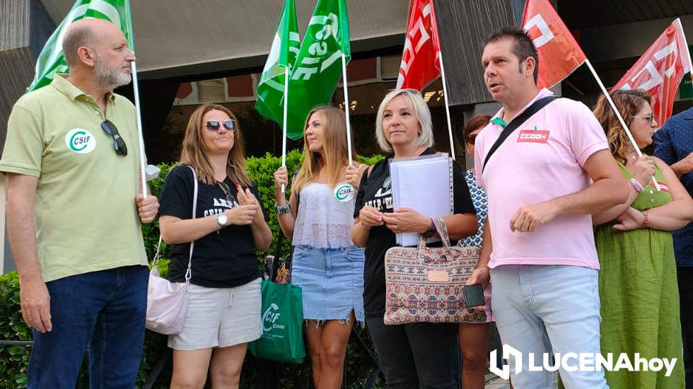  Representantes del AMPA junto a miembros de CSIF y CCOO ante la delegación territorial de Educación en Córdoba 