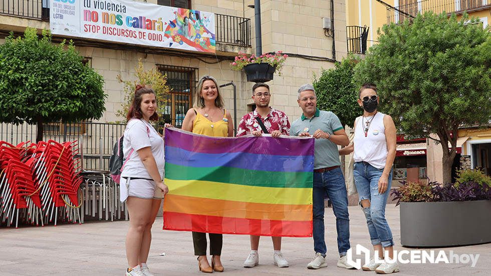  Carmen Gallardo y Marcos Serrano junto a miembros de la asociación Siente 