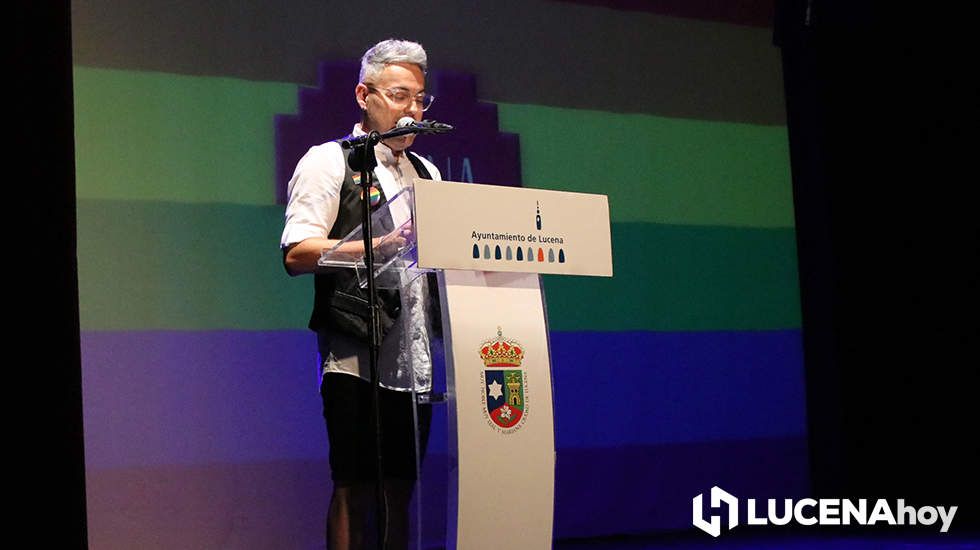 GALERÍA: El Palacio Erisana acoge la II Velada ?Lucena Siente el Orgullo' para visibilizar al colectivo LGTBI