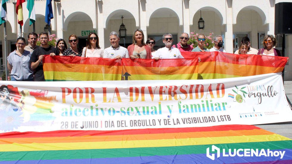  Un momento de la lectura de la declaración institucional con motivo del Día Internacional del Orgullo LGTBI. 