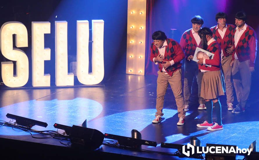 GALERÍA: El Selu llena el Auditorio de Lucena con la colección de personajes de su emblemática chirigota en un divertido musical GALERÍA: El Selu llena el Auditorio de Lucena con la colección de personajes de su emblemática chirigota en un divertido musical