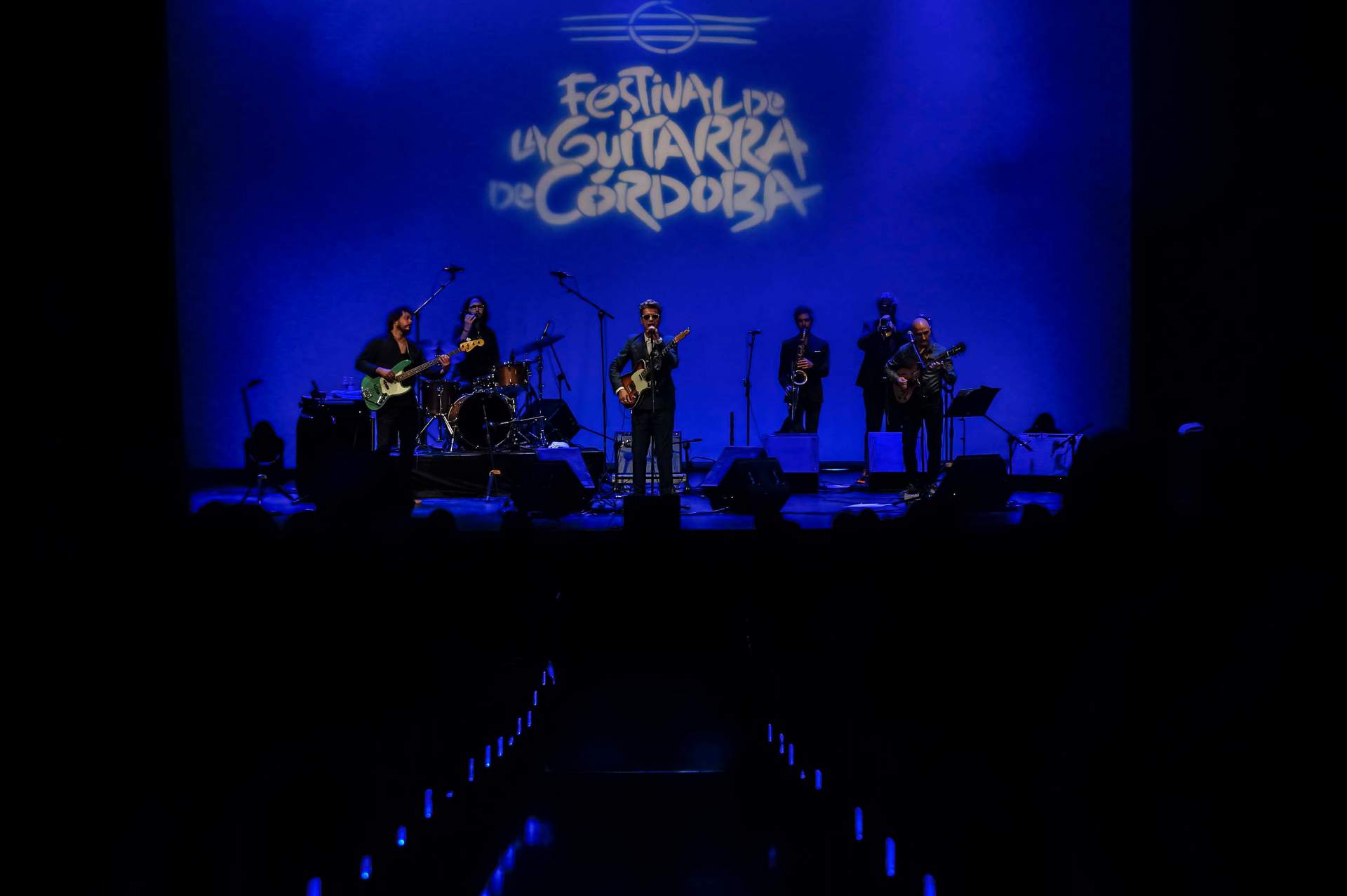 GALERÍA: Festival de la Guitarra: Juan Perro levanta al Gran Teatro con los temas de su nuevo trabajo "Libertad"