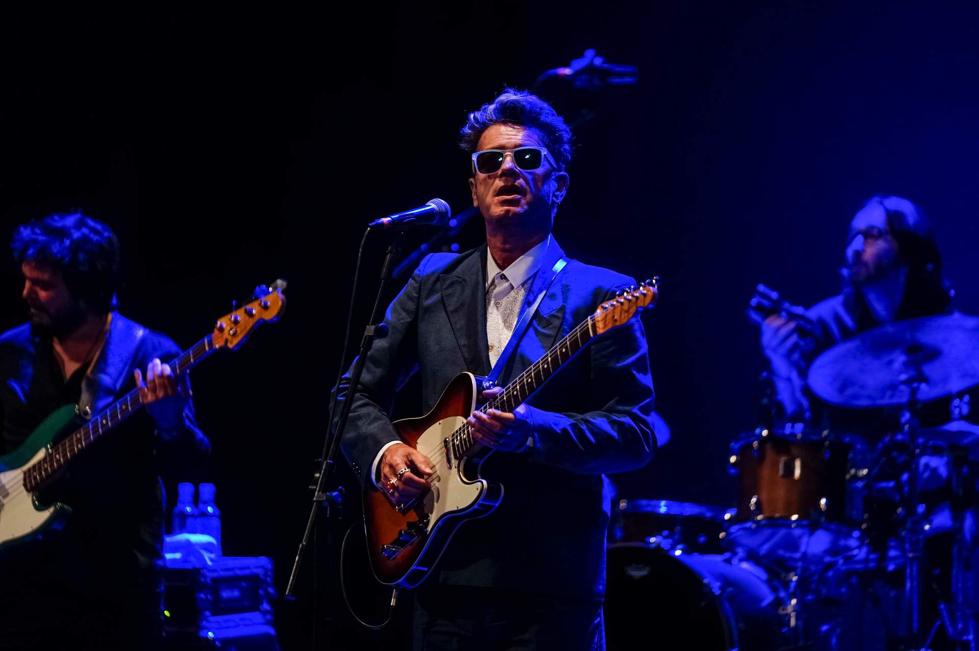 GALERÍA: Festival de la Guitarra: Juan Perro levanta al Gran Teatro con los temas de su nuevo trabajo "Libertad"