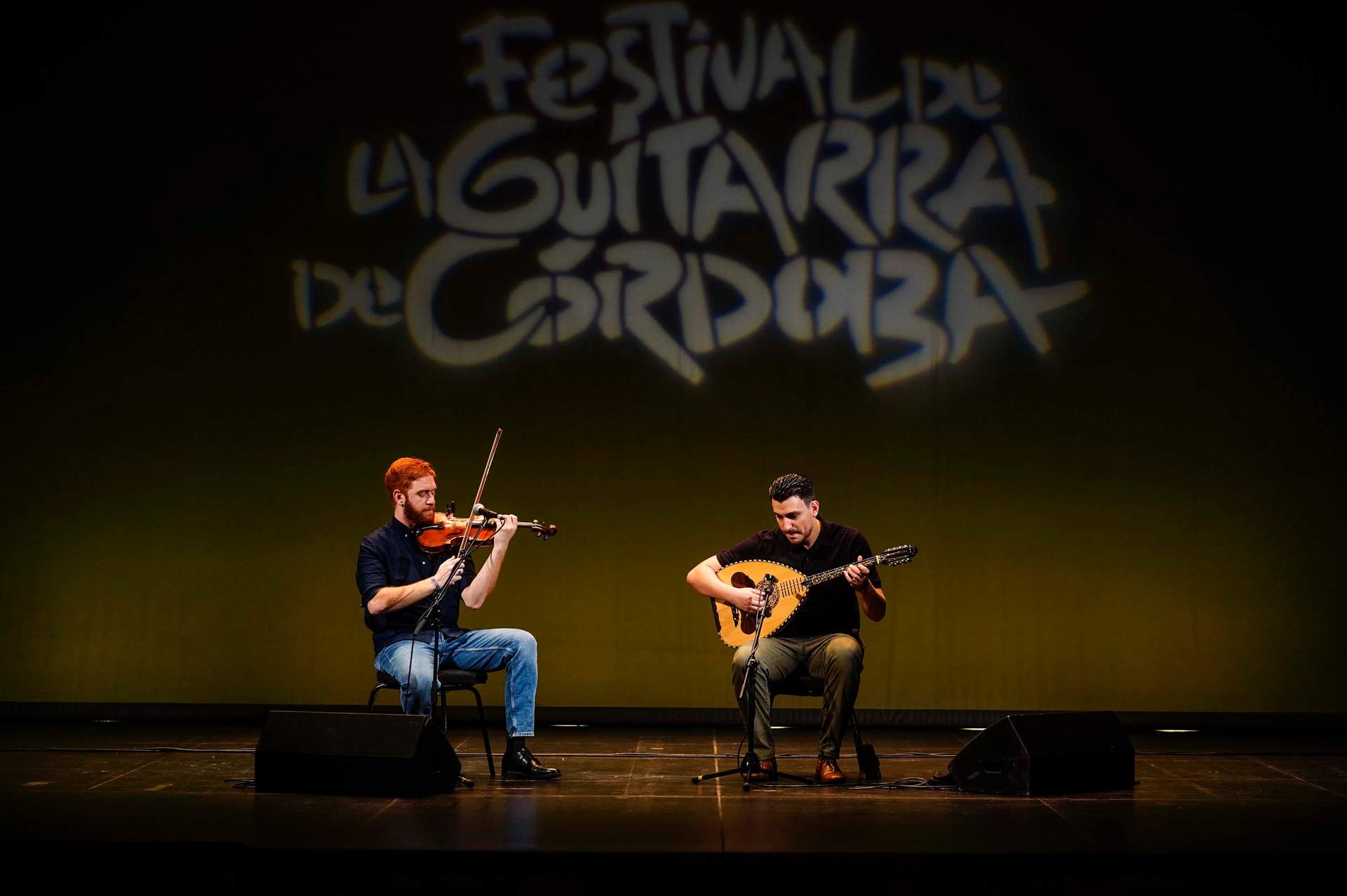 GALERÍA: Festival de la Guitarra: Juan Perro levanta al Gran Teatro con los temas de su nuevo trabajo "Libertad"