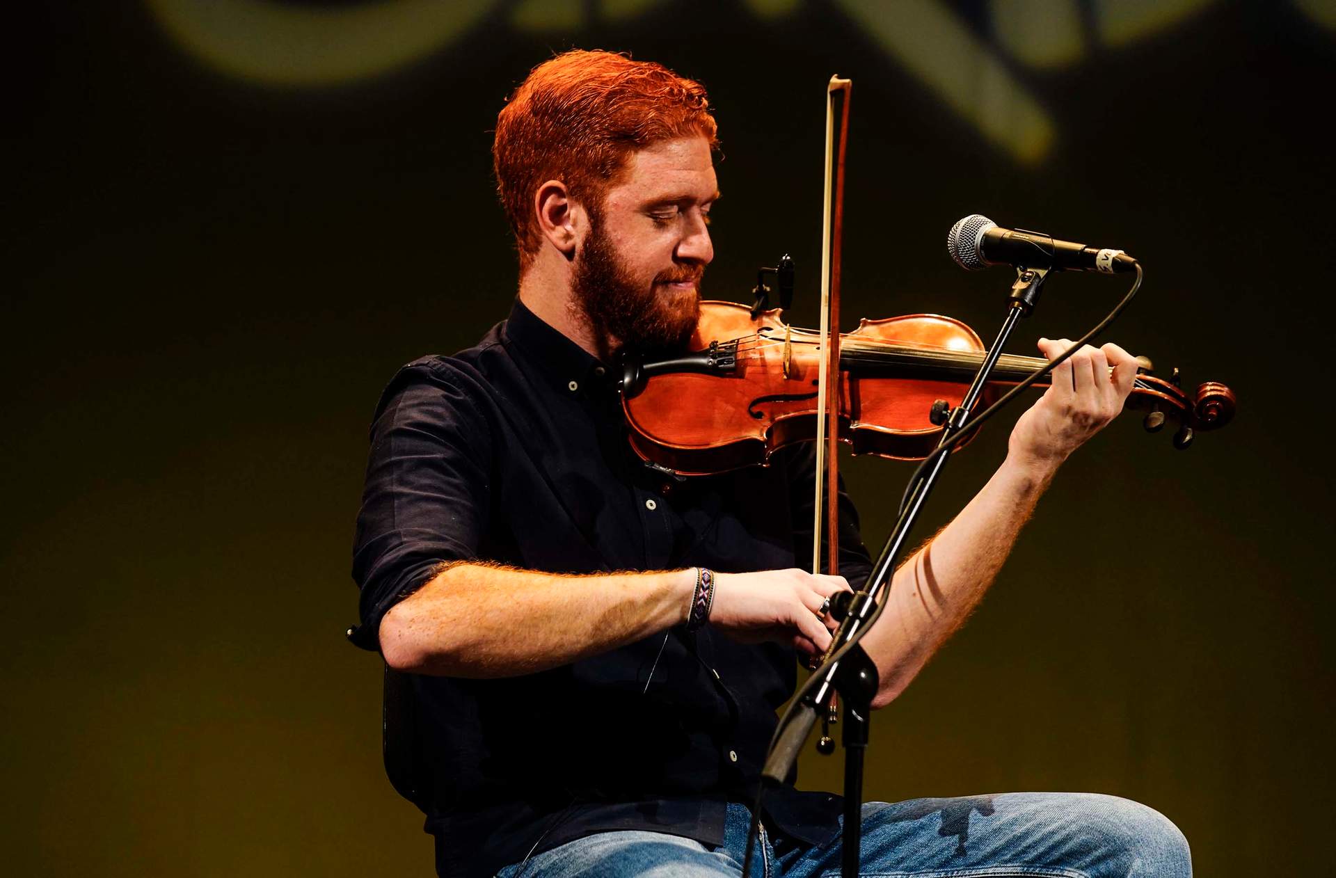 GALERÍA: Festival de la Guitarra: Juan Perro levanta al Gran Teatro con los temas de su nuevo trabajo "Libertad"