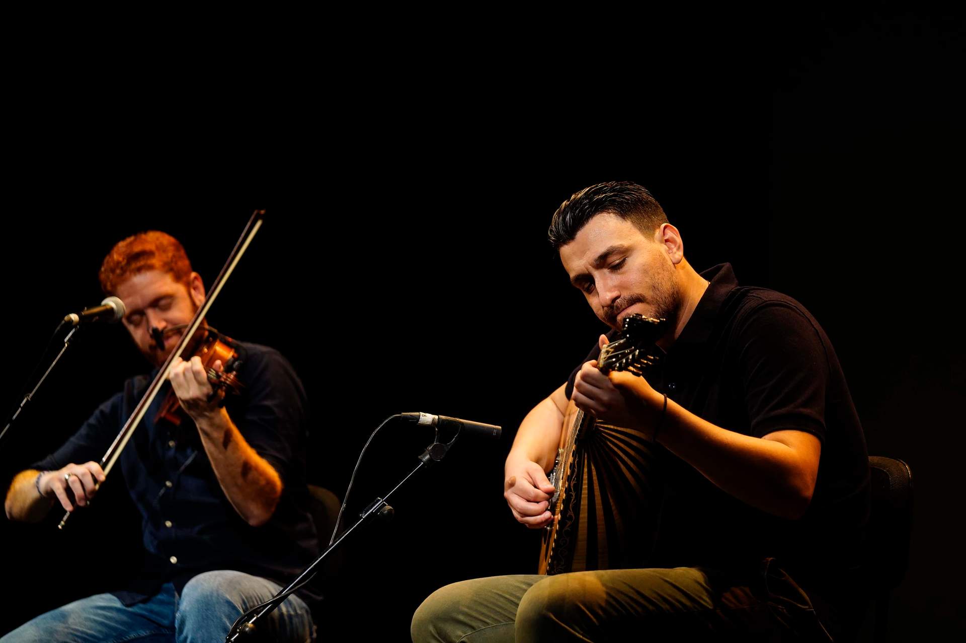 GALERÍA: Festival de la Guitarra: Juan Perro levanta al Gran Teatro con los temas de su nuevo trabajo "Libertad"