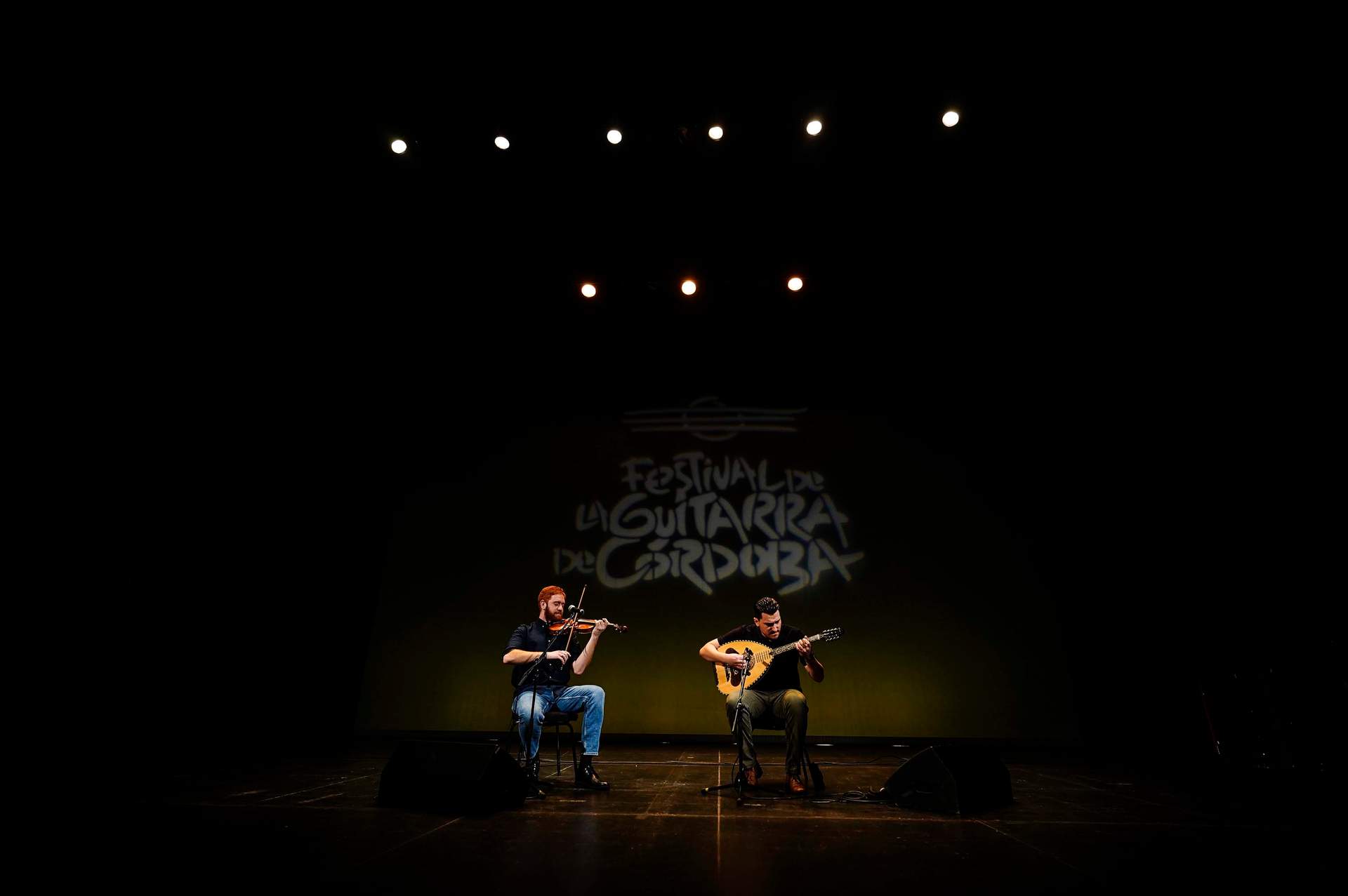 GALERÍA: Festival de la Guitarra: Juan Perro levanta al Gran Teatro con los temas de su nuevo trabajo "Libertad"