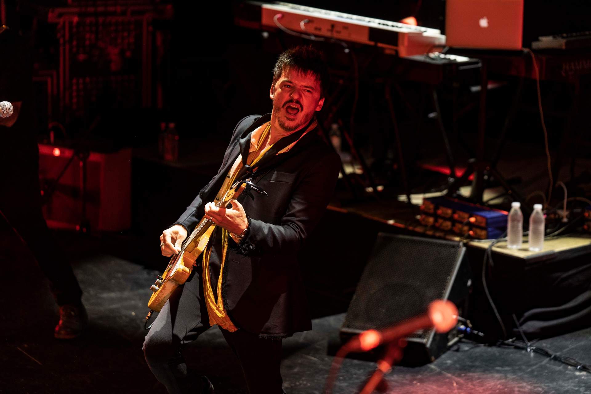 GALERÍA: Festival de la Guitarra de Córdoba: Coque Malla hace vibrar al Gran Teatro con un concierto memorable