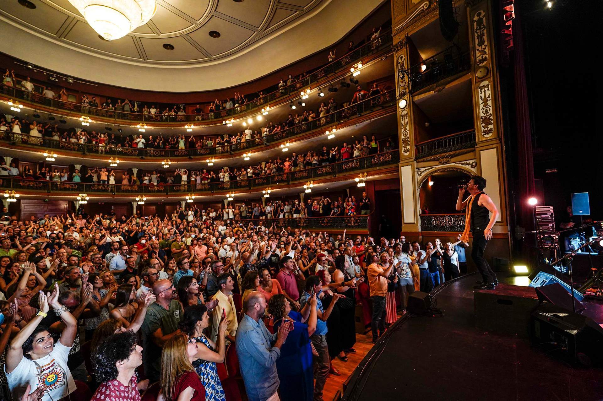 GALERÍA: Festival de la Guitarra de Córdoba: Coque Malla hace vibrar al Gran Teatro con un concierto memorable GALERÍA: Festival de la Guitarra de Córdoba: Coque Malla hace vibrar al Gran Teatro con un concierto memorable