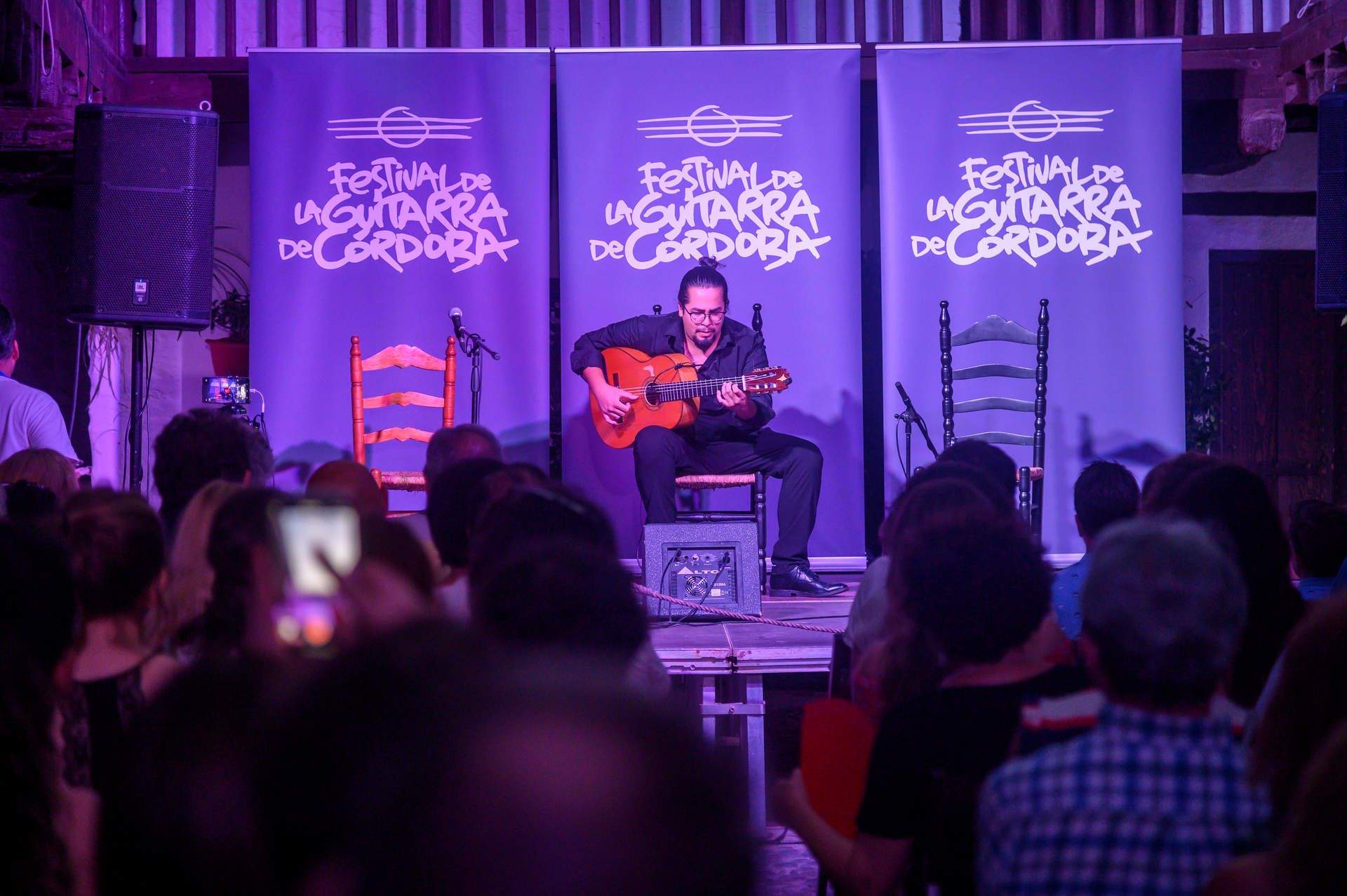 GALERÍA: Festival de la Guitarra de Córdoba: Coque Malla hace vibrar al Gran Teatro con un concierto memorable