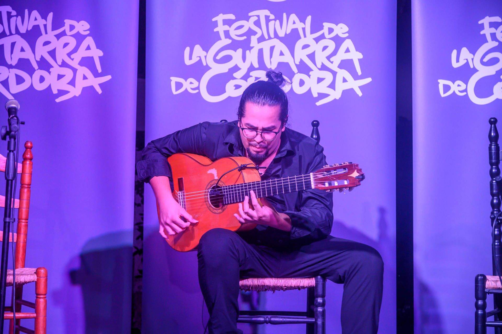 GALERÍA: Festival de la Guitarra de Córdoba: Coque Malla hace vibrar al Gran Teatro con un concierto memorable