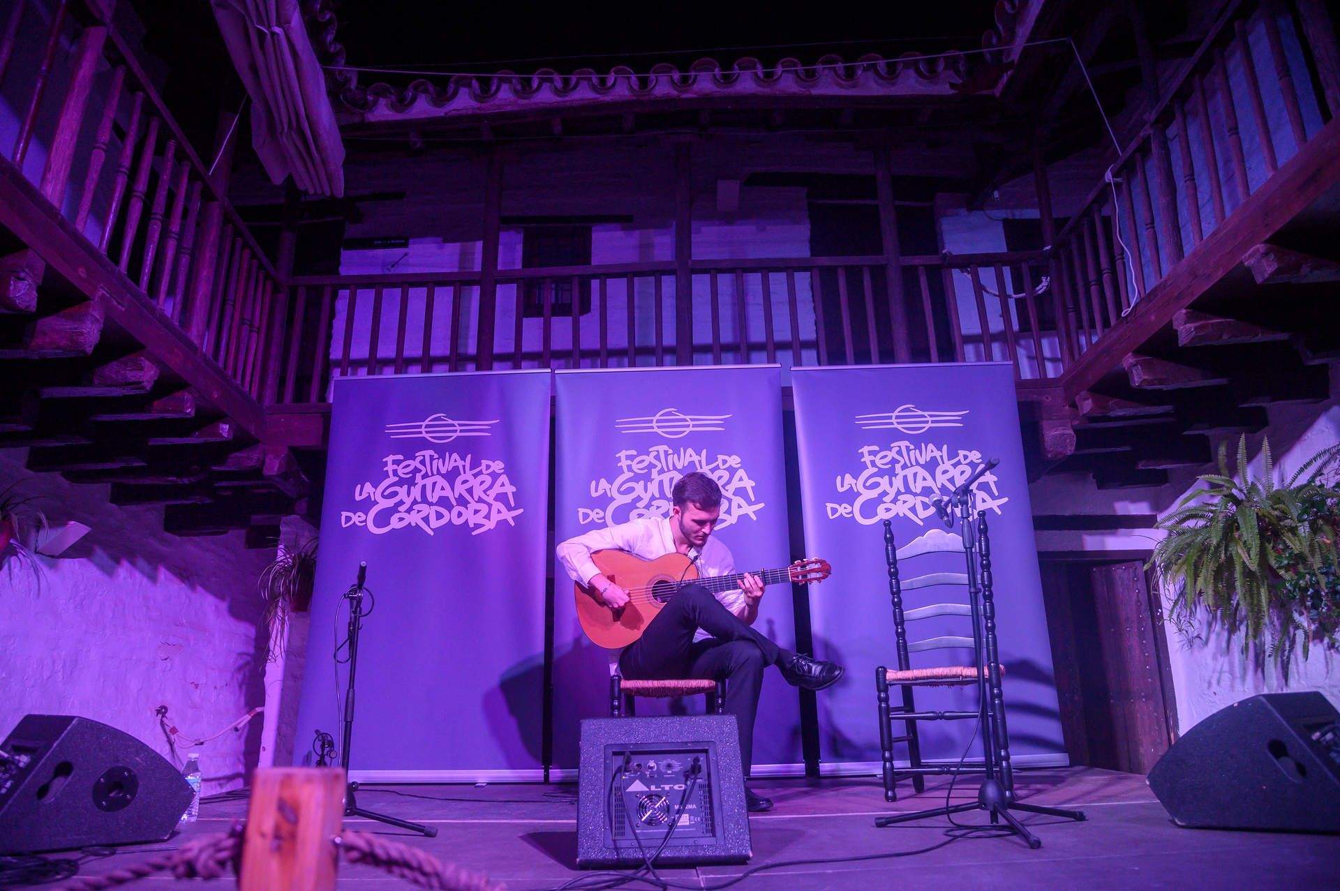 GALERÍA: Festival de la Guitarra de Córdoba: Coque Malla hace vibrar al Gran Teatro con un concierto memorable GALERÍA: Festival de la Guitarra de Córdoba: Coque Malla hace vibrar al Gran Teatro con un concierto memorable