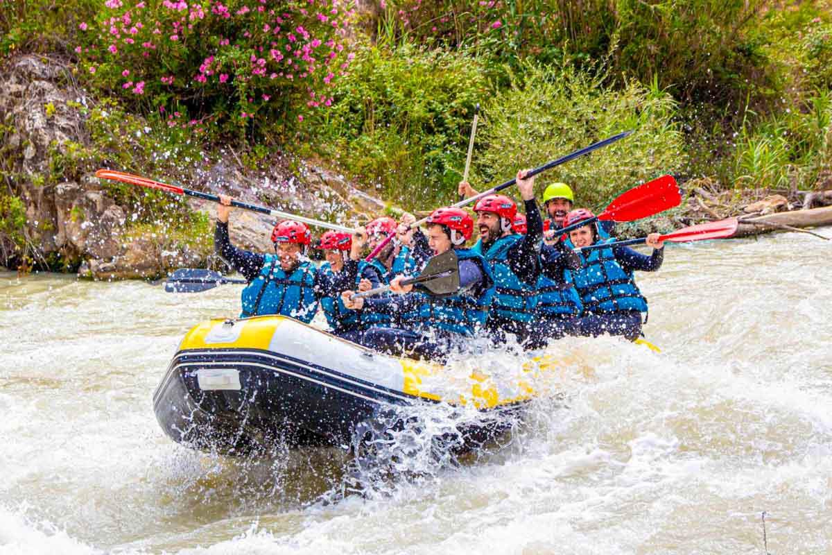  Práctica del rafting en el Genil. Foto: raftingbenameji.com 